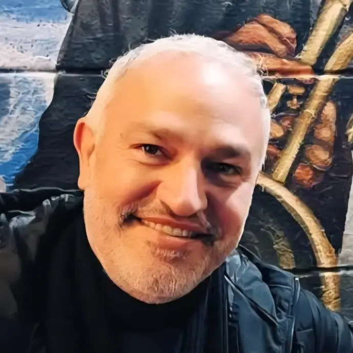 Levy Gomez founder of Hendrix The Bus