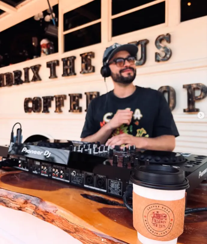 Mobile bar and entertainment